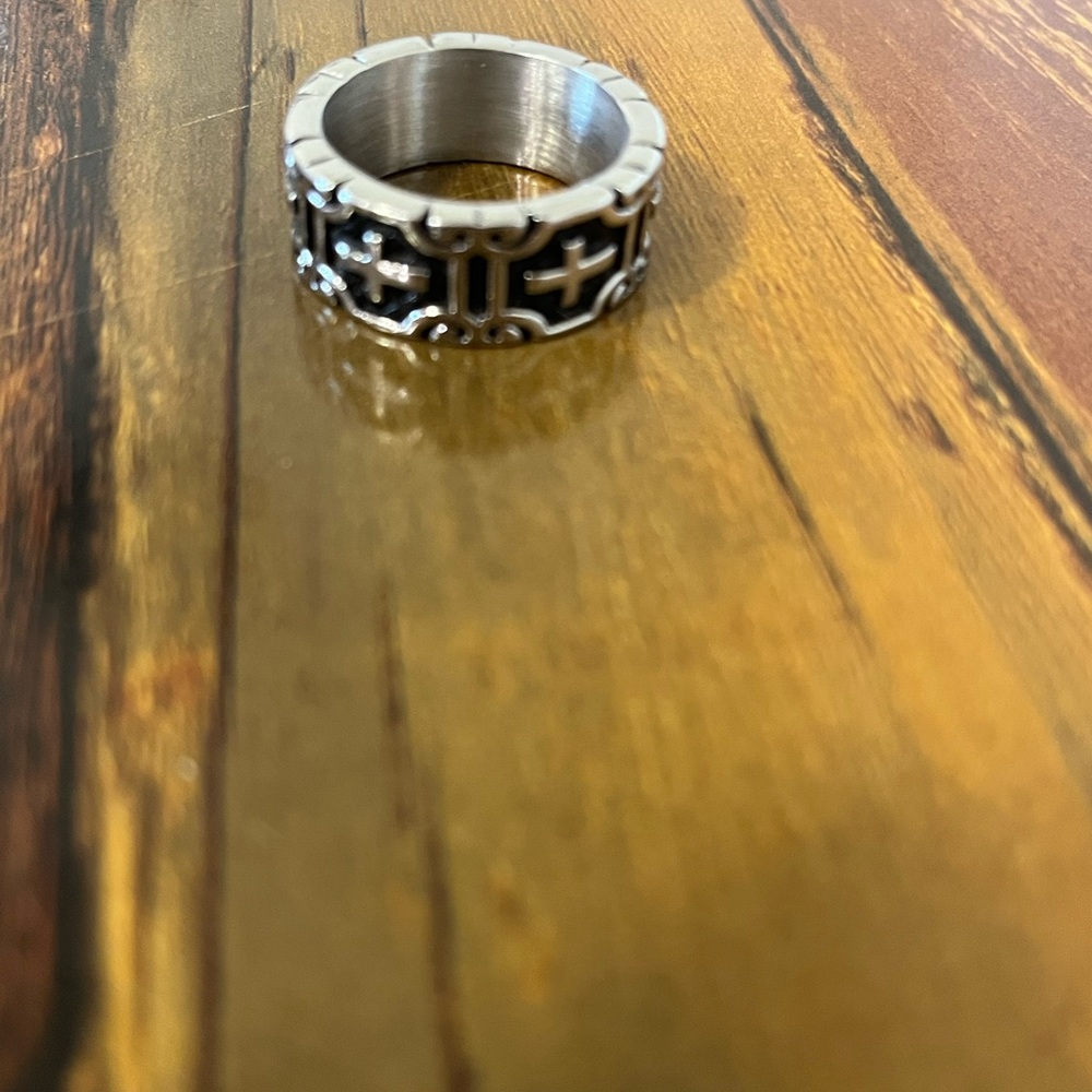 Silver And Black Patterned Ring - image 2